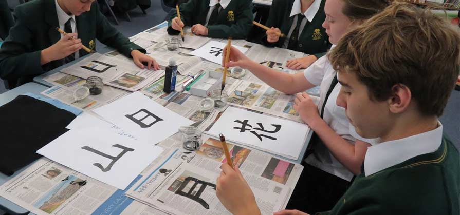 students-write-japanese-calligraphy-symbols